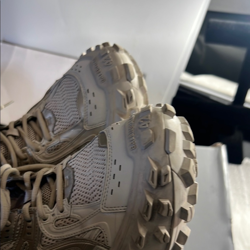 Balenciaga Bouncer Sneakers Men’s Size EU-42 US-8 Beige Athletic Shoes - Picture 8 of 16